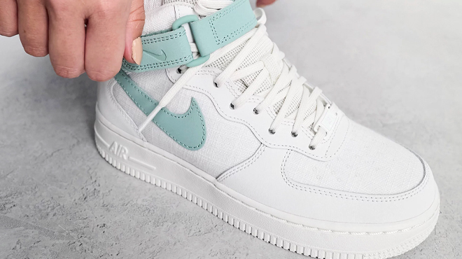 Nike Air Force 1 07 Mid Shoe