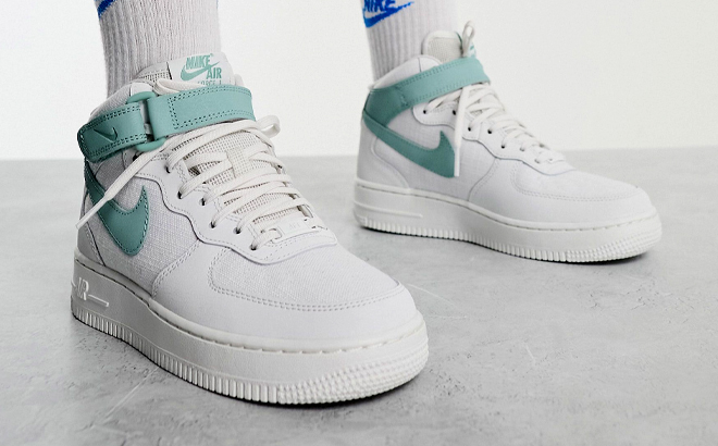 Nike Air Force 1 07 Mid Shoes