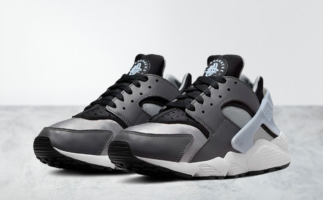 Nike Air Huarache Mens Shoes on the Ground