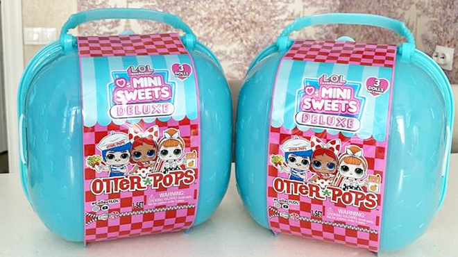 LOL Surprise Loves Mini Sweets Otter Pops Deluxe Pack with over 20  Surprises, Accessories, Collectible Dolls