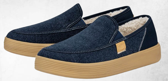 A Pair of Hey Dude Sunapee Warmth Mens Shoes in Navy