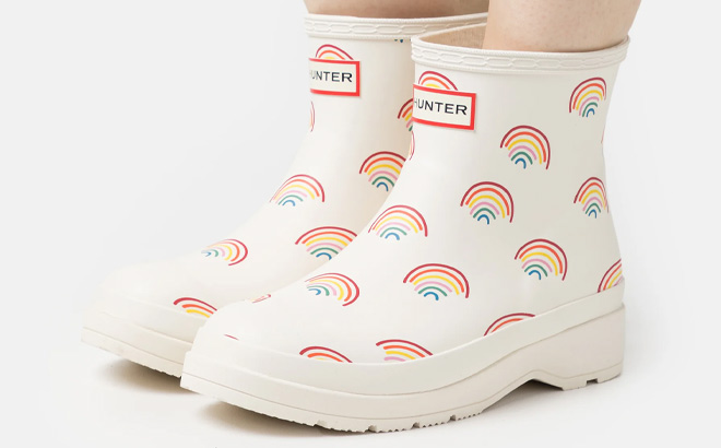 A Women Wearing Hunter Play Rainbow Short Rain Boots