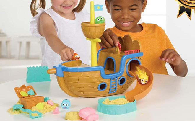 BabyShark Shipwreck Playset