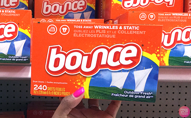 Hand holding Bounce 240 Count Dryer Sheets