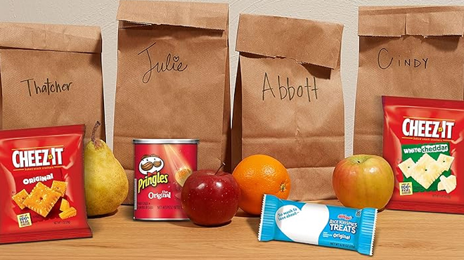 Kelloggs Snacks with lunch packs and fruits