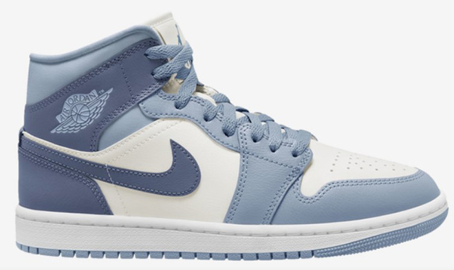 Nike Womens Jordan AJ 1 Mid Shoes in Blue