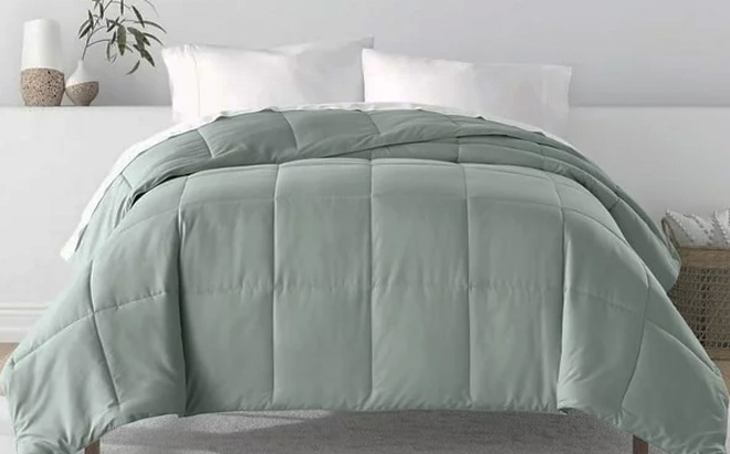 Noble Linens Down Solid Comforter