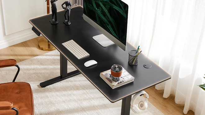 Smug Adjustable Electric Standing Desk with an Imac on top