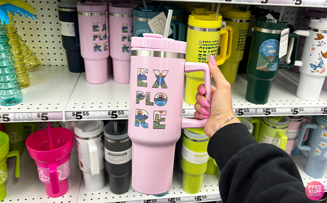 A Person Holding 40oz Pattern Hydraquench Tumbler With Handle in Explore Style