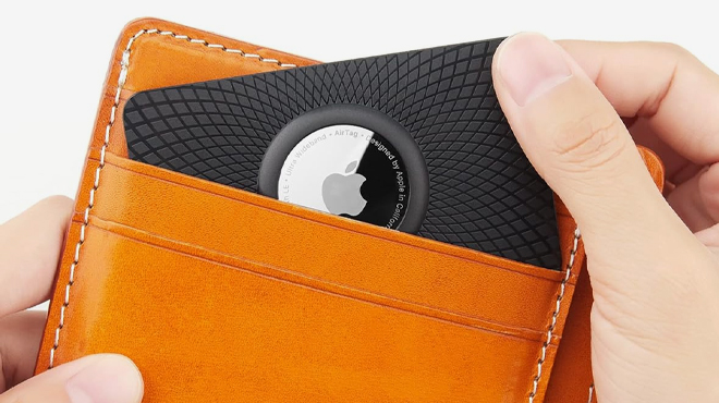 A photo showing Apple Airtag Wallet Holder