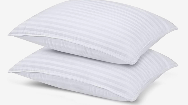 A photo showing Utopia Bedding 2 pack Queen Pillows