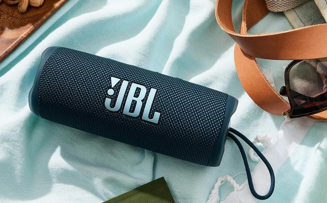 JBL Flip 6 Portable Waterproof Speaker in Blue Color