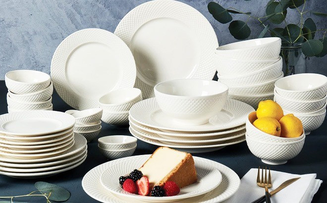 Tabletops Unlimited Amelia 42 Piece Dinnerware Set