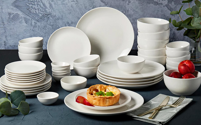 Tabletops Unlimited Round Coupe 42 Piece Dinnerware Set