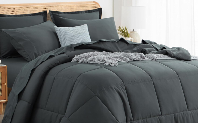 Ruikasi 7 Piece Queen Comforter Set