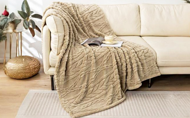 Yusoki Sherpa Throw Blanket