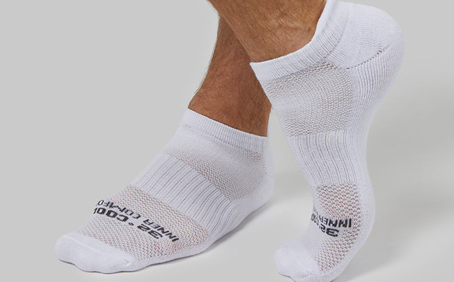 A Man Wearing 32 Degrees Unisex Cool Comfort Ankle Running Socks
