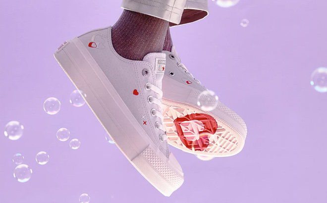 Converse Chuck Taylor All Star sneakers with heart embroidery in lilac white LILAC