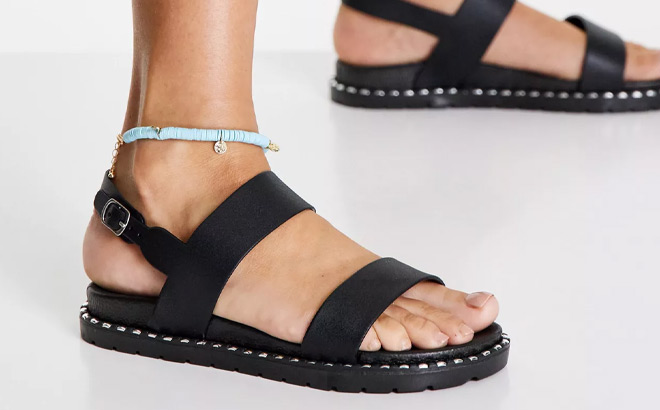 London Rebel Flat Sandals in Black Color