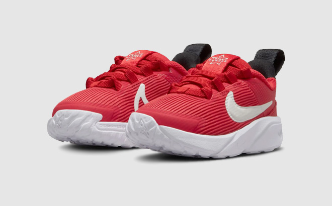 Nike Kids Star Runner 4 Sneakers in Red Color