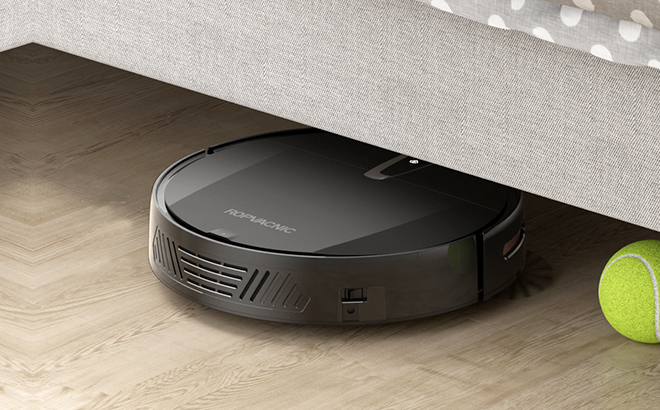 Ropvacnic Robot Vacuum Cleaner Under a Bed