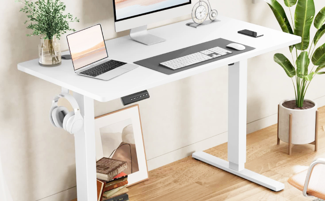 Smug Adjustable Electric Computer Desk in Home Office