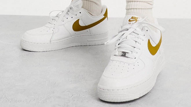 4 Nike Air Force 1 07 Next Sneakers