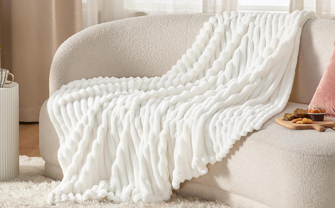 Bedsure White Fleece Twin Blanket