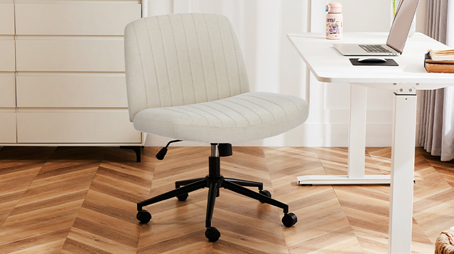 Dumos Criss Wheels Office Chair in Beige