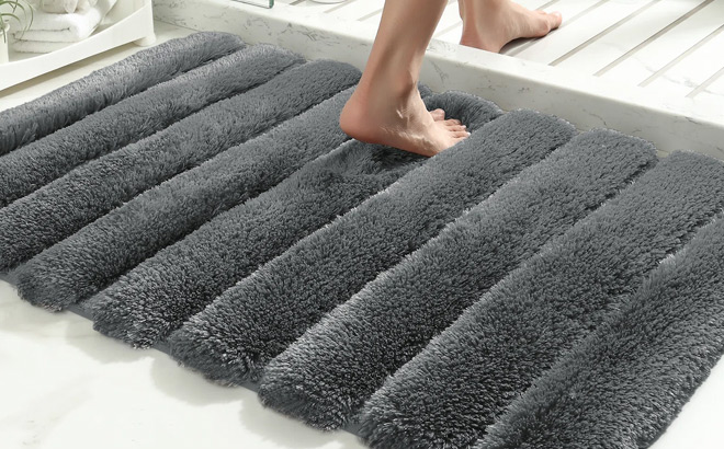 Everly Quinn Decarie Bath Rug in Dark Gray Color