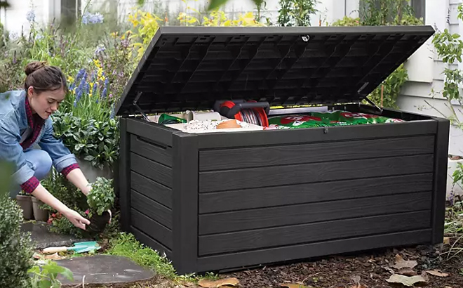 Keter 165 Gallon Open Resin Outdoor Deck Box in Graphite