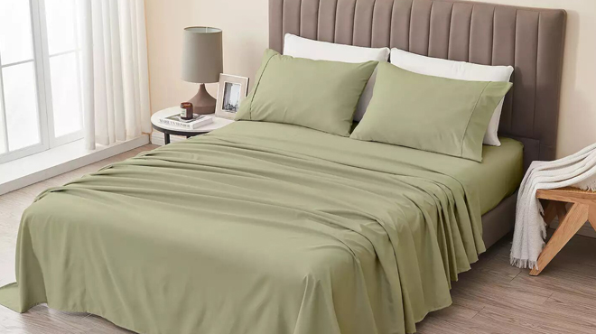 Madelinen Solid Microfiber Premium Twin Sheet Set