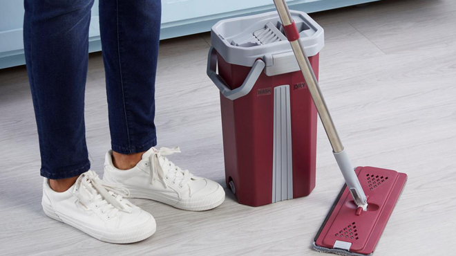 Microfiber HandiMop and Bucket with 4 Reusable Pads