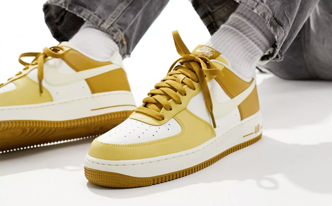 Nike Air Force 1 07 sneakers in mustard and off white