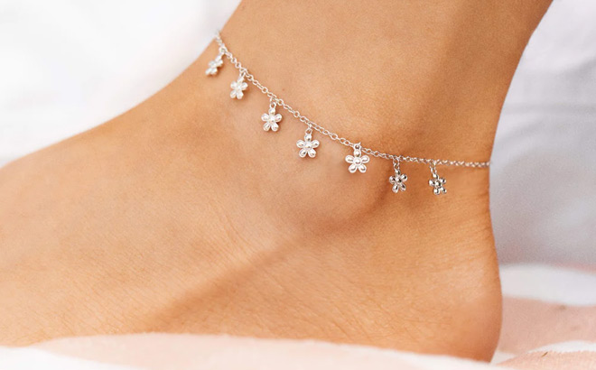 Pura Vida Bitty Daisies Anklet on Leg