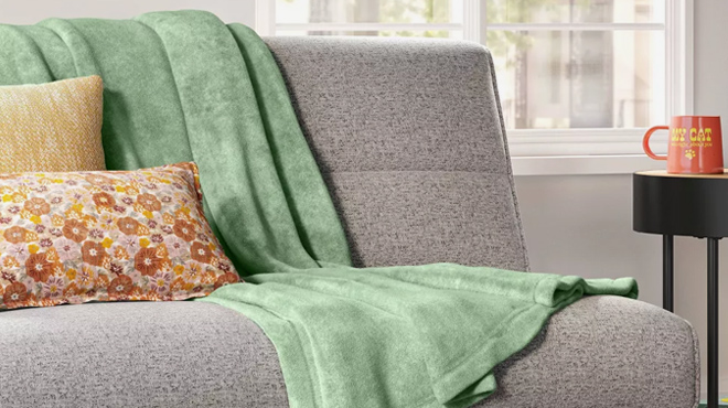 Room Essentials Plush Throw Blanket