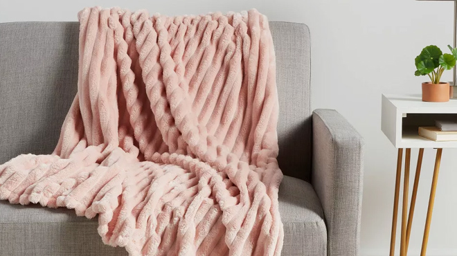 Room Essentials Ribbed Plush Throw Blanket