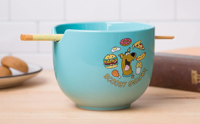 Silver Buffalo Scooby Doo Scooby Snacks Ceramic Ramen Noodle Rice Bowl with Chopsticks