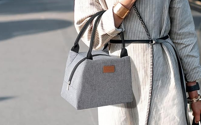 A lady holding a Lifewit Insulated Lunch Bag