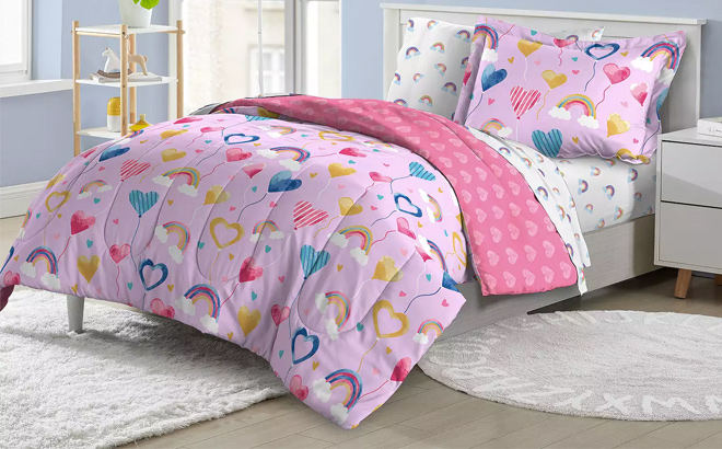 Dream Factory Balloon Hearts Comforter Set