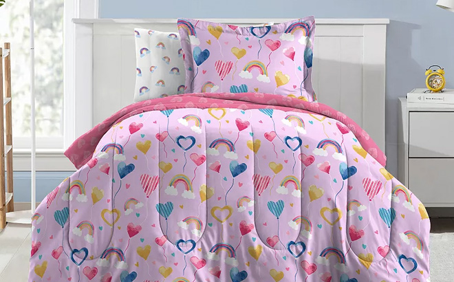 Dream Factory Balloon Hearts Comforter