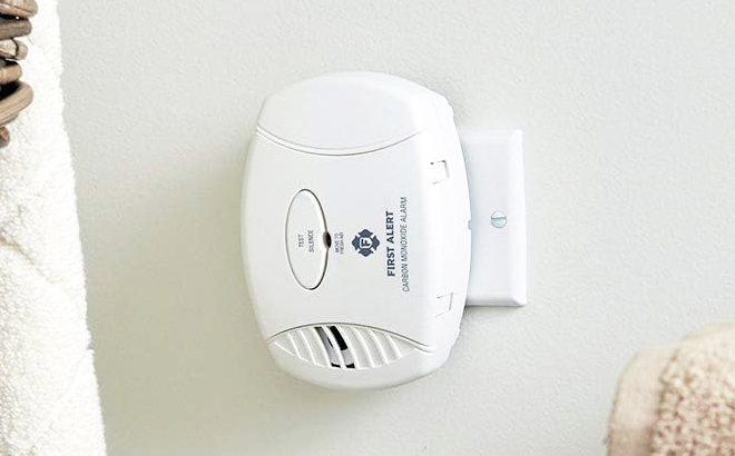 First Alert Plug In Carbon Monoxide Detector 1