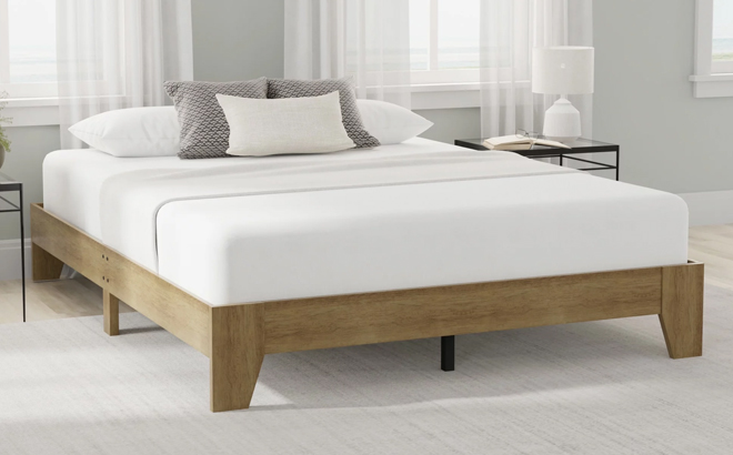 Hillsdale Furniture Sunridge Queen Wood Platform Bed in Oak