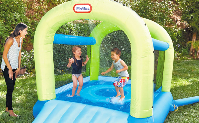 Little Tikes Splash n Spray Inflatable Bouncer