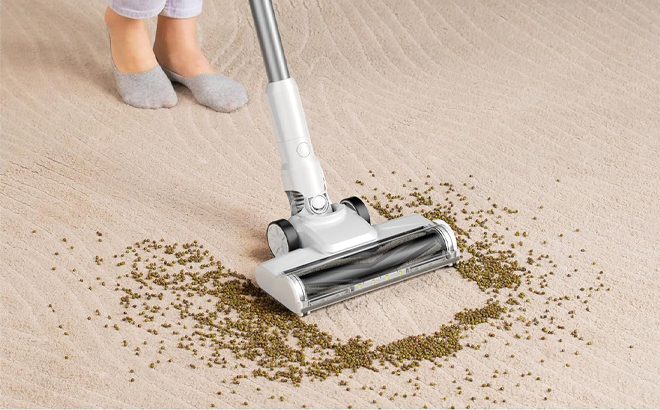 Nismile Cordless Vacuum Cleaner vacuuming the Carpet