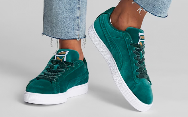 PUMA Basket Classic Velvet Womens Sneakers