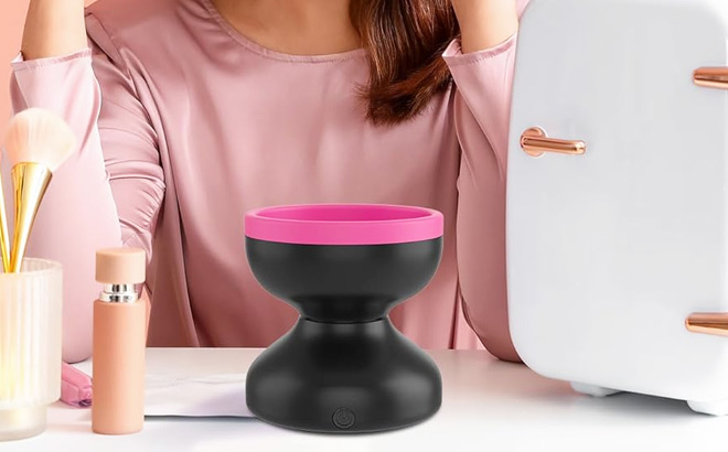 Reiyu Makeup Brush Cleaner Machine on Table