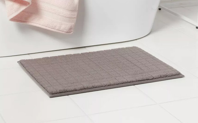 Room Essentials Velveteen Grid Cushion Foam Bath Rug in a Bathroom