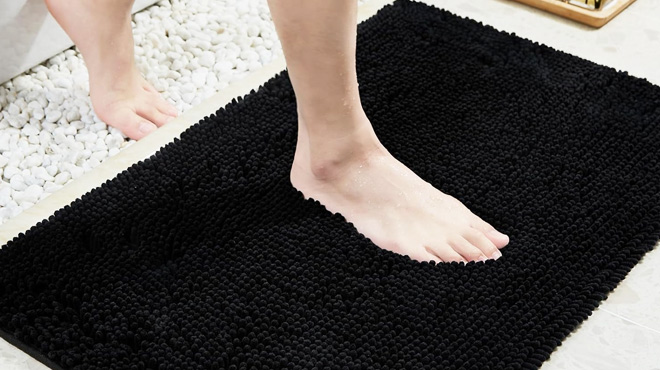 Techmilly Soft Fluffy Chenille Bathroom Rug