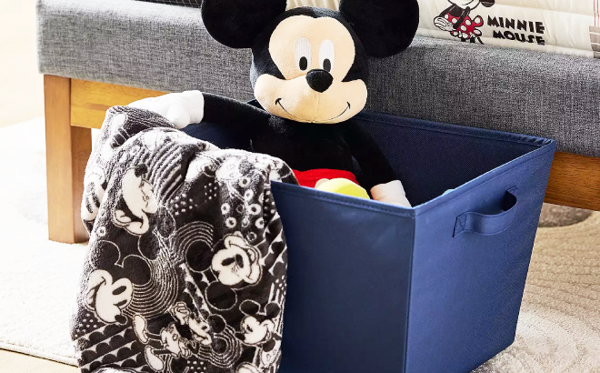 The Big One Disney Mickey Mouse Buddy Throw Set